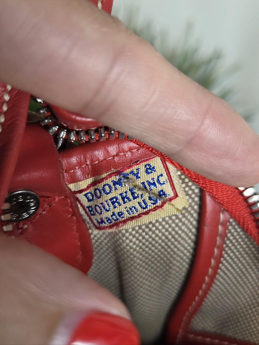 Dooney & Bourke USA Vintage Red Leather Shoulder Hobo - Picture 13 of 15